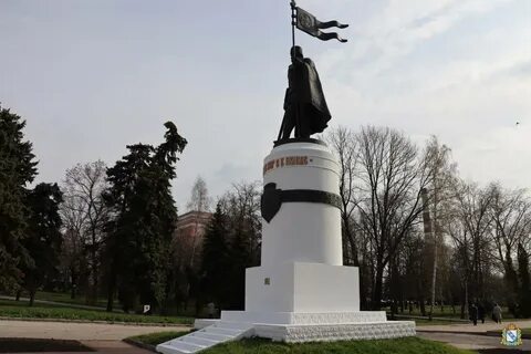 Памятники первомайском