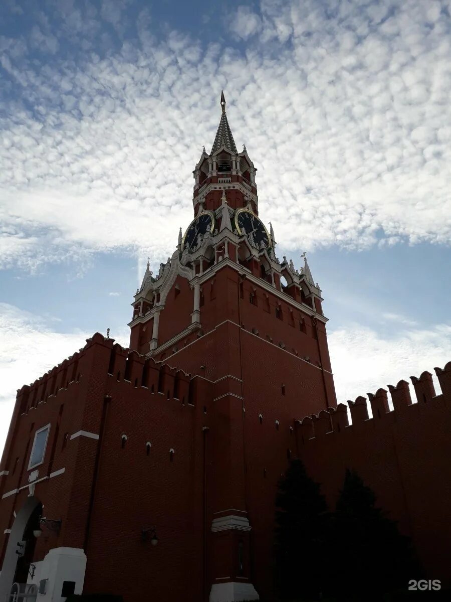 Что находится на башнях кремля. Самая высокая башня кремля в москве. спасская башня кремля фото. кремль 2d.