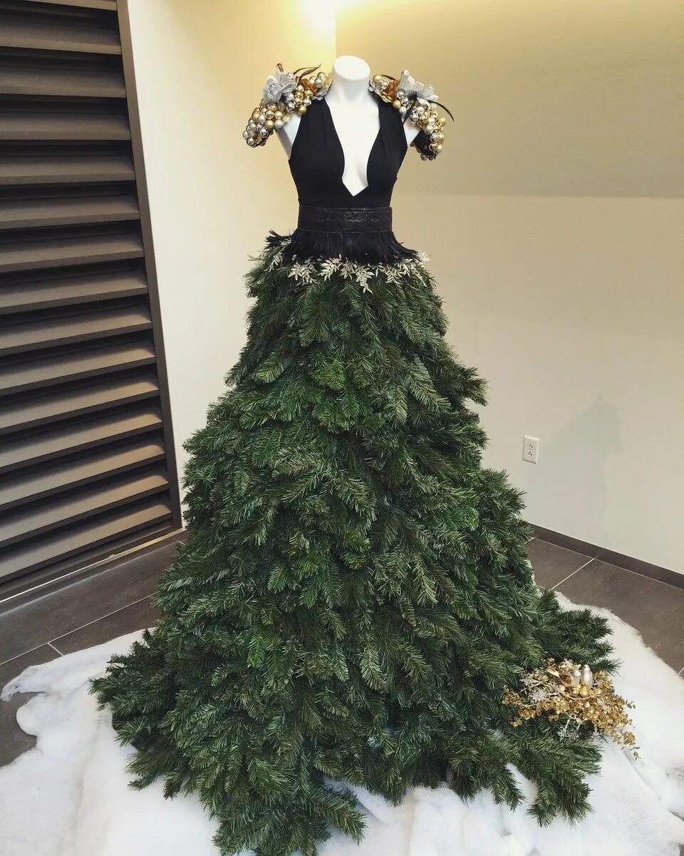 Нина добрев на природе. Fall 0ff. Платье в виде елки. Осенняя девушка. Оригинальное новогоднее платье.