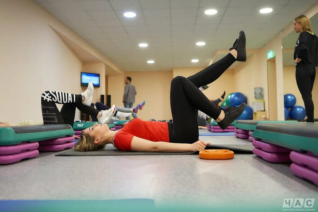Фитнес клуб каменск. Раздельный тренажерный зал. Жара каменск-уральский. Авеона фитнес клуб каменск уральский. Спортивный зал авеона каменск уральский.