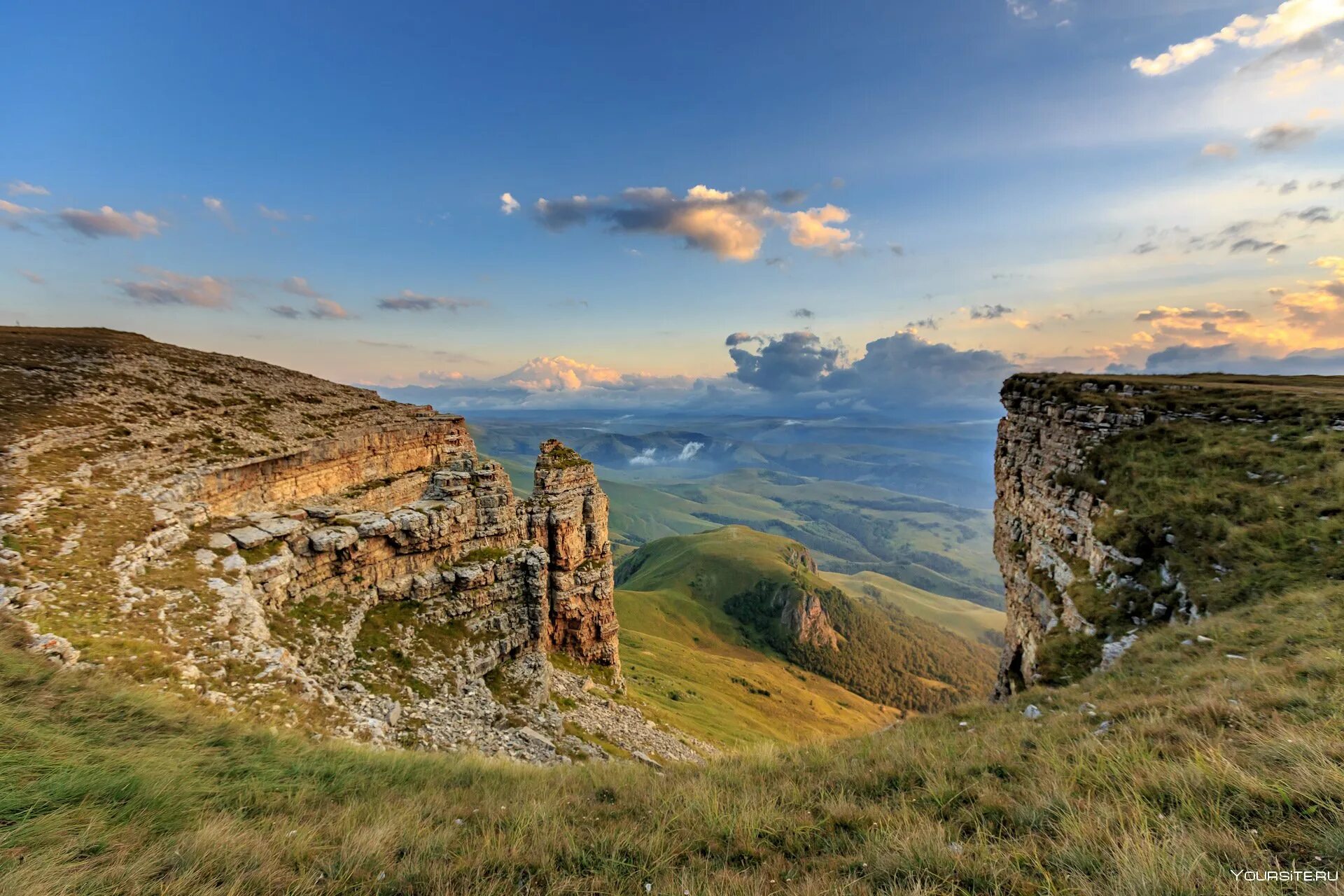 Большая черкесская. Плато Бермамыт. Карачаево-Черкесская Республика гора Бермамыт. Гора Бермамыт в Карачаево Черкесии. Карачаево-Черкесская горы Бермамыт.