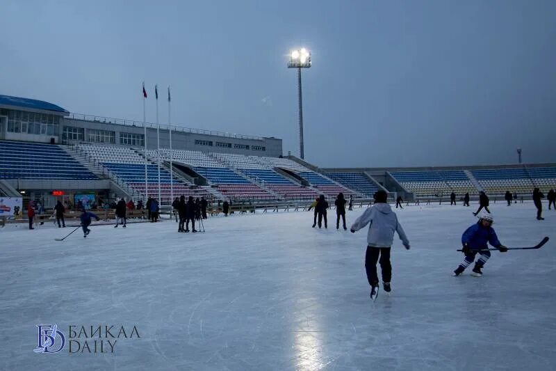 Центральный каток улан. Центральный каток Улан Удэ. Каток в Улан-Удэ 2022. Стадион Улан-Удэ каток. Ледовый каток ФСК Улан-Удэ.