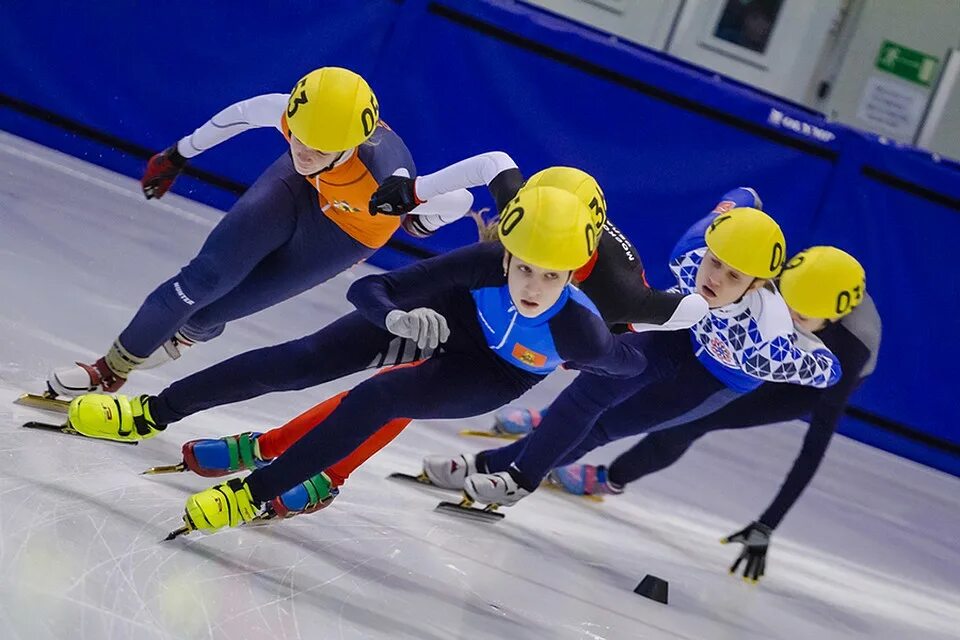 шорт трек хасанов камиль. шортрек и конькобежный спорт. семён елистратов шорт-трек 2021. шорт трек. шорт трек какой вид спорта.