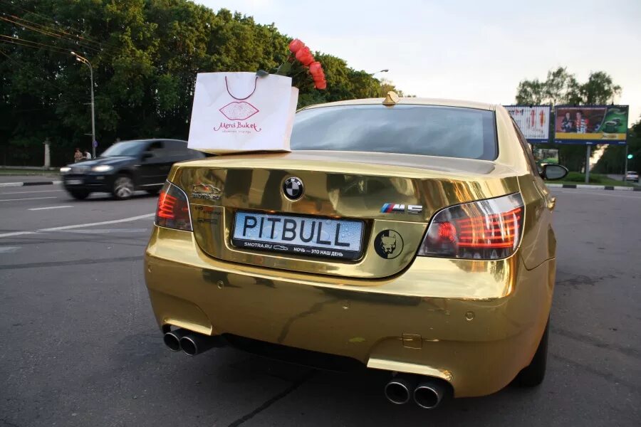 Золотая м5. BMW e60 Золотая. BMW m5 Золотая. BMW m5 e60 Gold. BMW m5 e60 Давидыча Золотая.