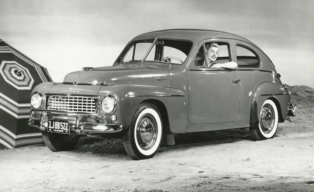 1 автомобиль киа. Volvo pv444 1946. 1947 Volvo PV 444. Kia 1944. 1944-1957 Volvo PV 444.
