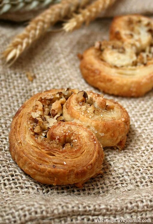 Красивые слойки из слоеного теста. Как сделать ушки из теста. Как сделать ушки из теста. Ушки из теста. Как сделать ушки из теста.