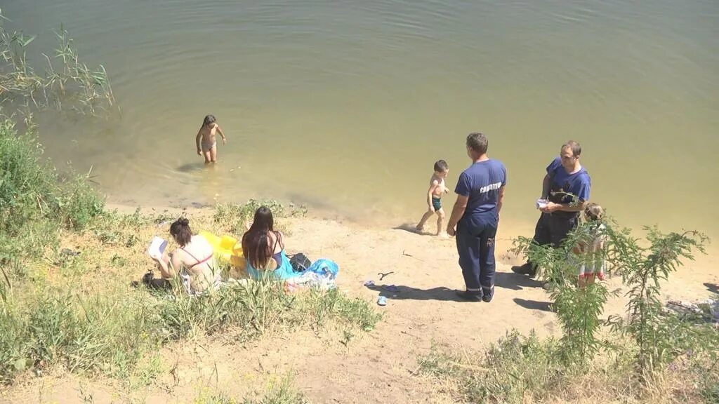 Рыбалка в новочеркасске сегодня. Пруд гарган в Новочеркасске. Озеро гарган Новочеркасск. Новочеркасск водоемы. Городской пляж Новочеркасск.