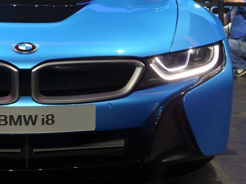 Лазерные фары bmw. BMW i8 фары. BMW i8 оптика. BMW i8 лазерные фары. Лазерные фары БМВ i8.