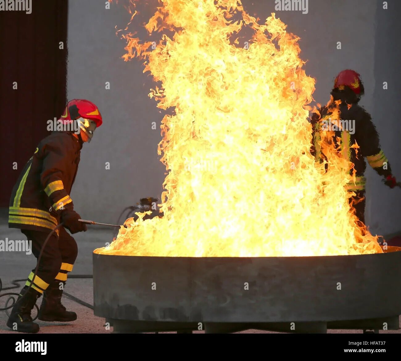 Лесные пожары калифорния. Monitors likely to be used during a fire. Лесной пожар в австралии 1983. During the fire. During the fire.