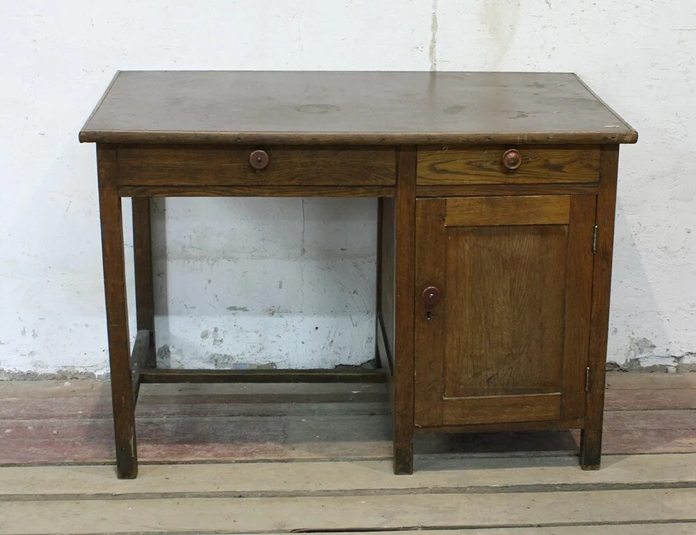 Старинный стол. Старинный письменный стол. Советский письменный стол. Антикварный письменный стол.