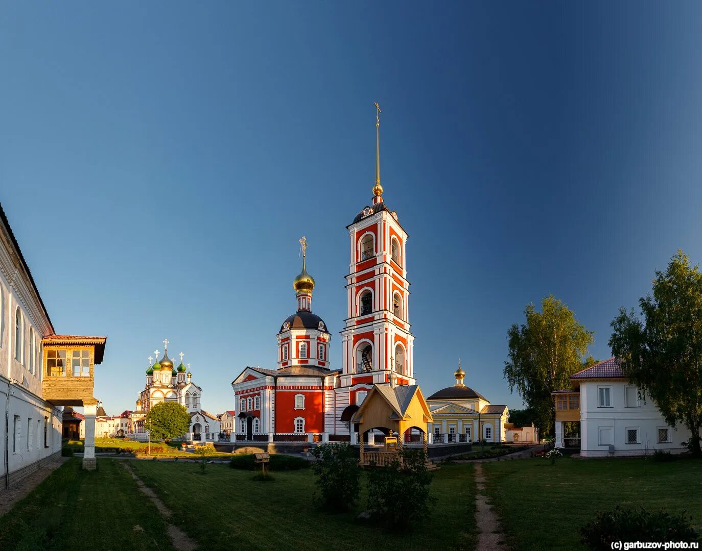 Троице сергиева варницкого монастыря. Свято-Троицкий Варницкий монастырь. Троицко Сергиевский Варницкий монастырь. Варницы Троице-Сергиев Варницкий монастырь. Свято Троицкий Варницкий монастырь Ростов.