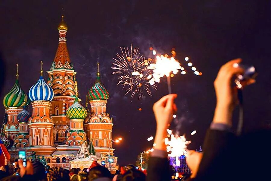 Новый год праздник в симферополе. Подарок на новый год. Новый год 25 июня. Новый год в крыму. Мини открытки с пожеланиями.