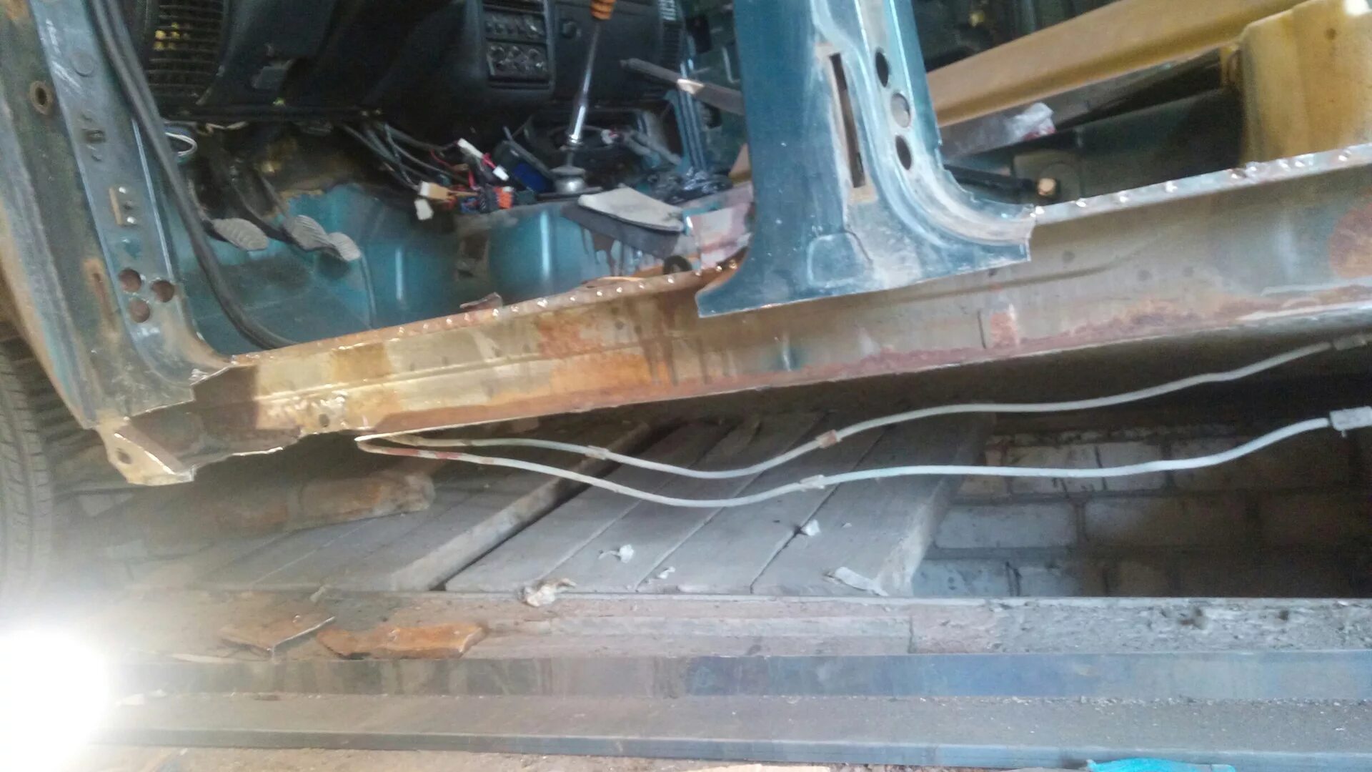 Внутренний порог газ 3110. Усилитель порога волга 3110. Пороги газ 69 кузов. Замена порога газ. Замена порога газ.