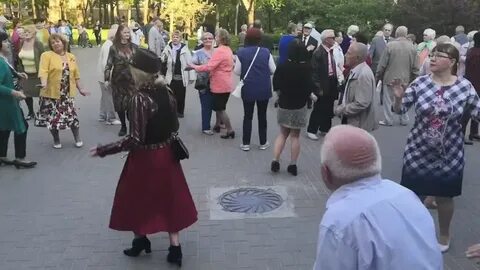 Танцы в гомельском парке