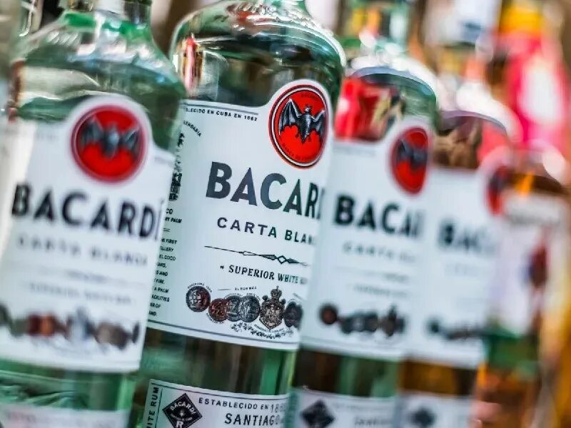 Bacardi Limited что производит.