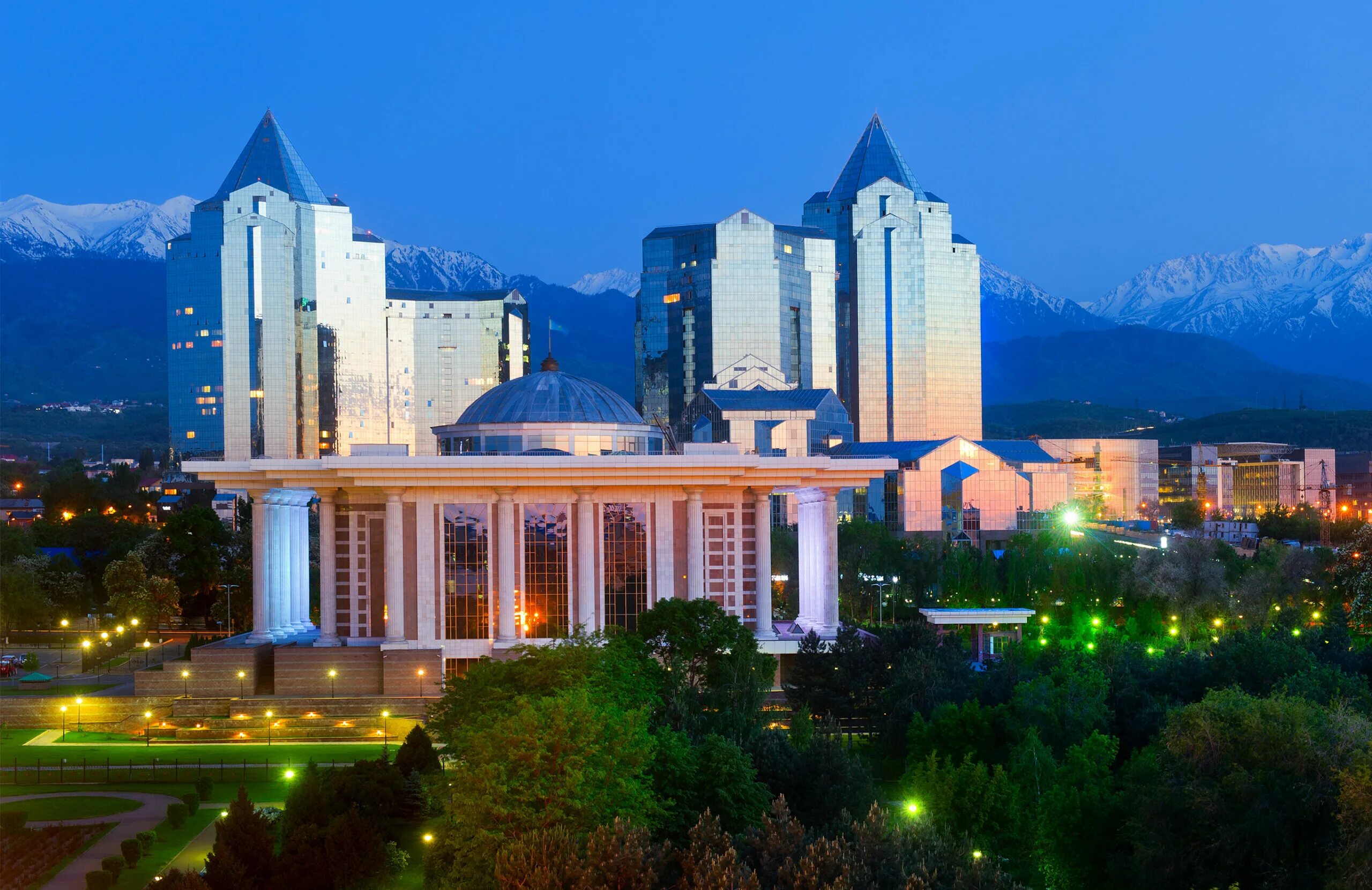 Президентский парк в алма ате. Президентский парк алматы. Алма-ата казахстан достопримечательности. Парк имени первого президента республики казахстан (алма-ата). Национальный музей алматы.