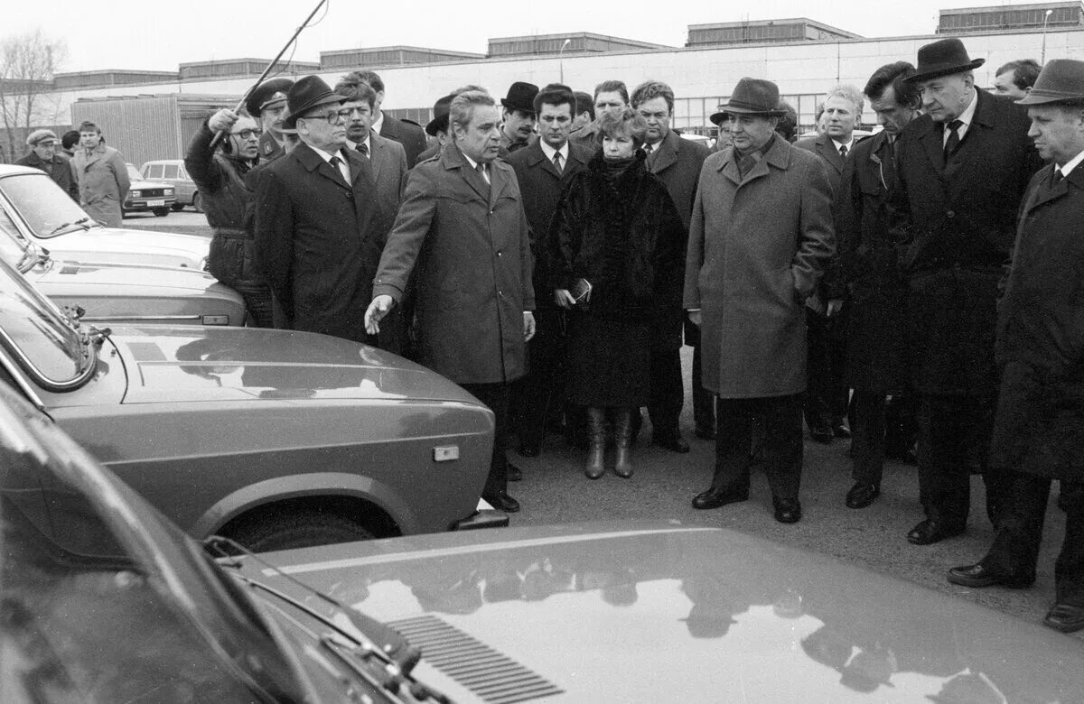 Верны брежнева. Горбачев в Тольятти 1986. Визит Горбачева в Тольятти. Горбачев на АВТОВАЗЕ.
