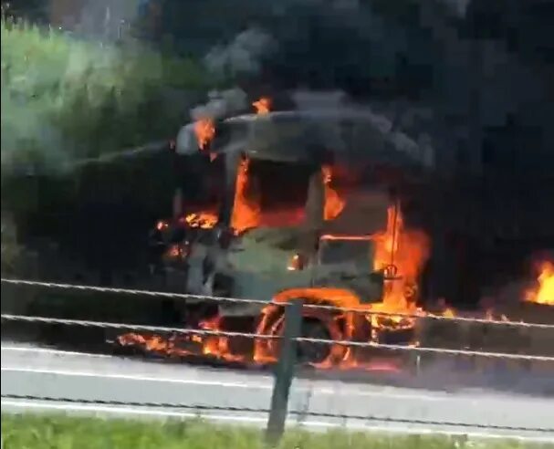 Возгорание грузового автомобиля. Пожар на м5. Хаги сгорел