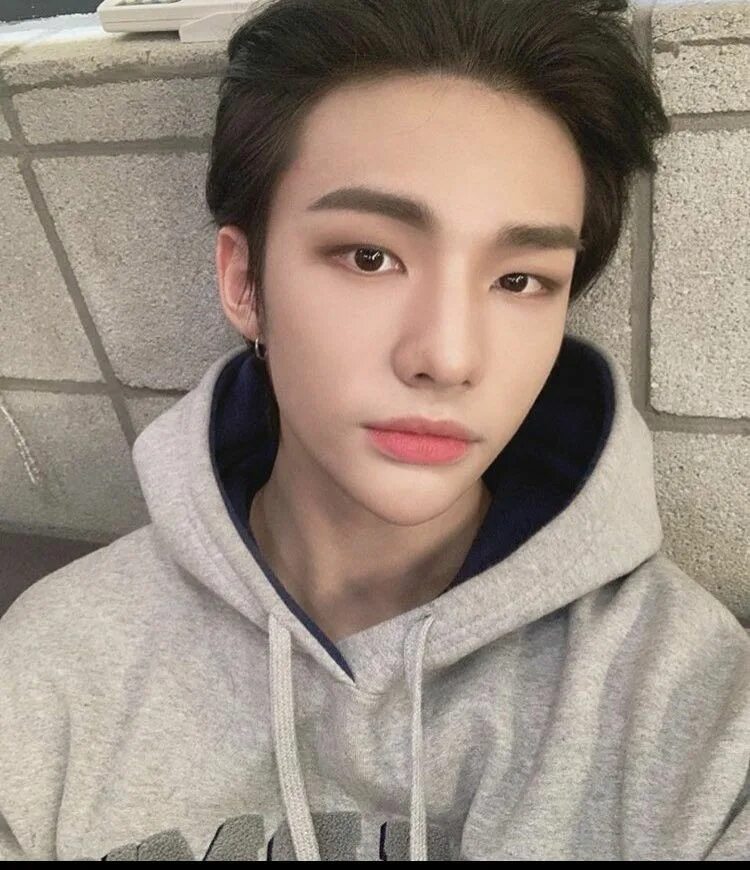 Хван хенджин и ли минхо. Хван хёнджин 2025. хван хёнджин stray kids 2025. хён джин stray kids 2025. хван хёнджин 2025 блондин.