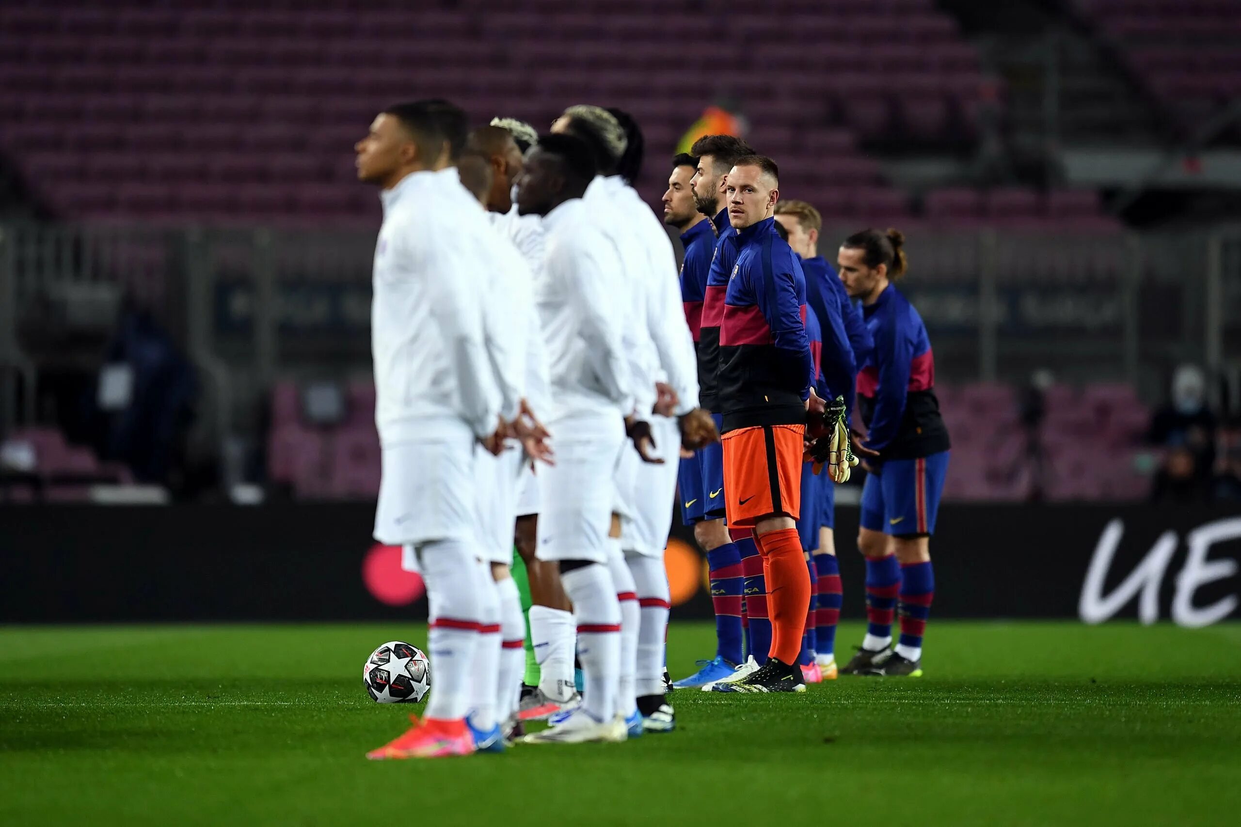 Paris saint germain fc barcelona match. Барса ПСЖ 2021. ПСЖ Барселона 2021. Барселона ПСЖ лига чемпионов. ПСЖ Барса ЛЧ.