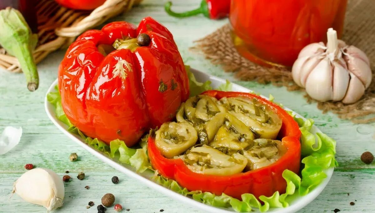 Фаршированный болгарский перец на зиму. Перец фаршированный капустой и морковью. Фаршированный болгарский перец на зиму. Гогошары фаршированные баклажанами. Перец фаршированный капу.