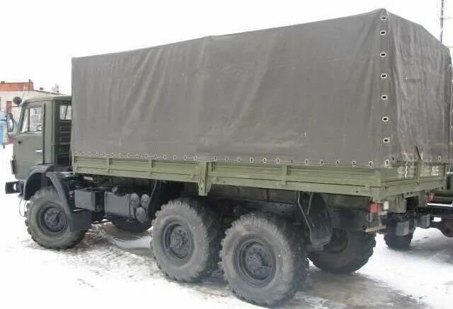 КАМАЗ 43105 тент. КАМАЗ-43105 сбоку. КАМАЗ 43105 военный. Тент на военный КАМАЗ 5320. Купить тент на камаз