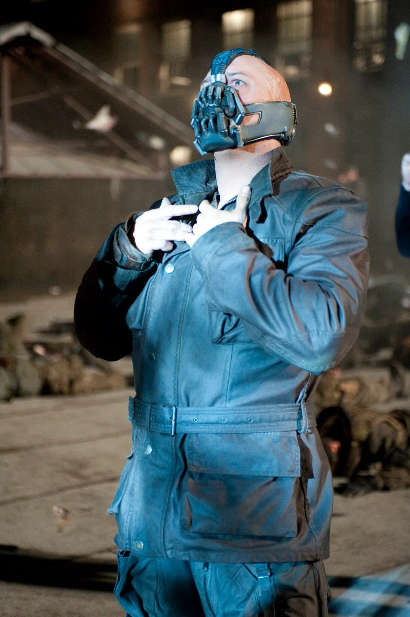 Возрождение легенды актер. Темный рыцарь: 2012 бэйн. бэйн темный рыцарь возрождение. том харди темный рыцарь возрождение. бэйн темный рыцарь.