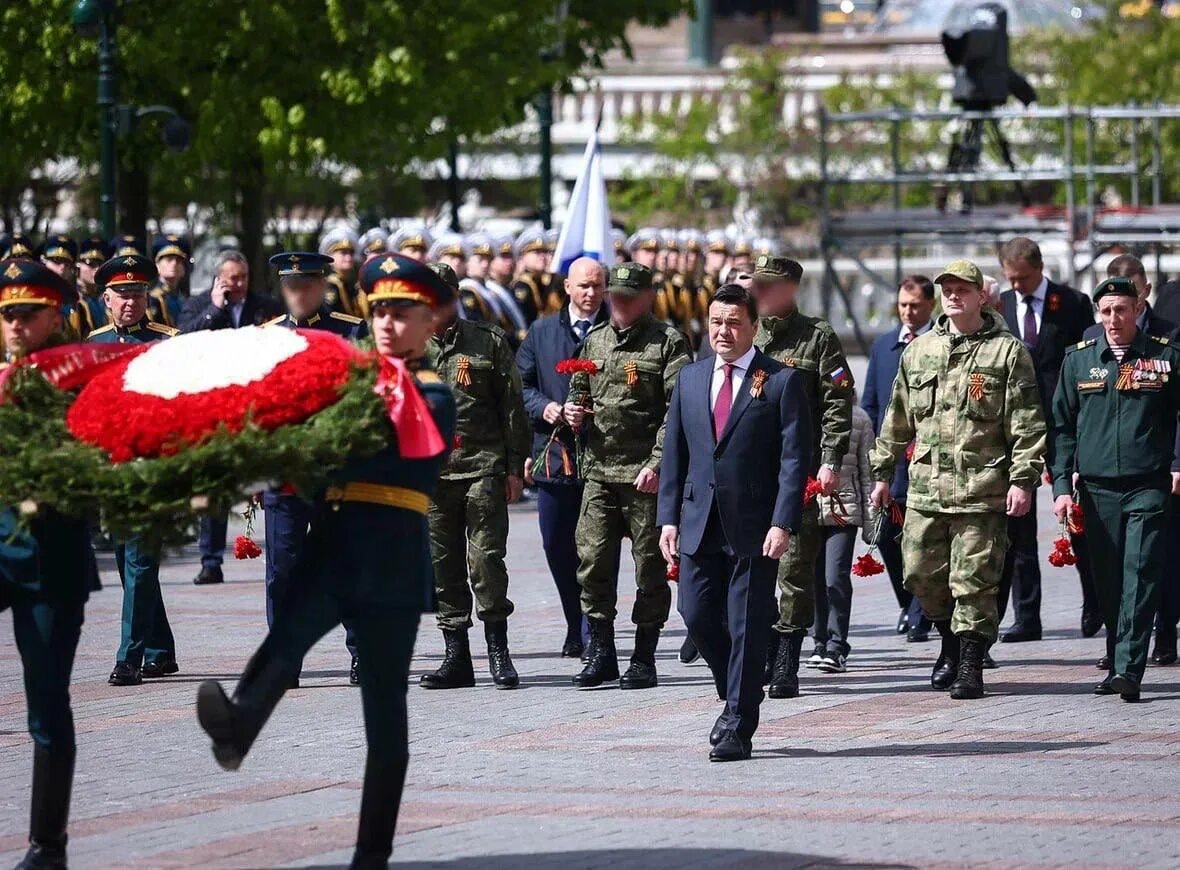 Серпухов 9 мая 2025. Возложение венков к могиле неизвестного. возложение цветов к могиле неизвестного солдата. возложение венков к могиле неизвестного солдата. возложение венков к могиле неизвестного солдата 9 мая 2025.