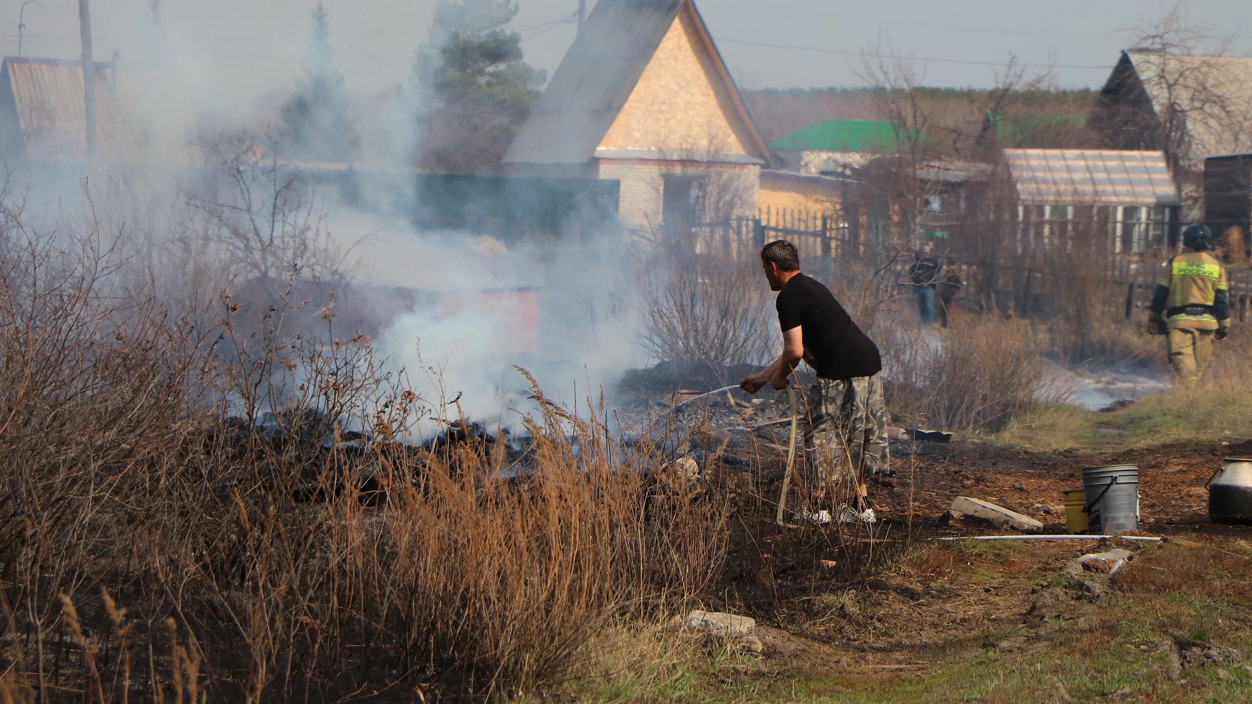 Где пожар живет. Пожары в Курганской области 2022. Пожары в Курганской области. Пожар в деревне. Пожаротушение в деревнях.