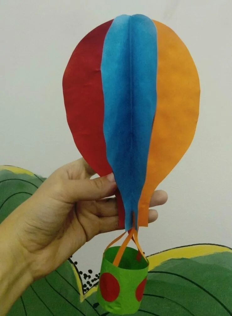 Объемный воздушный шар. Воздушный шар поделка. Воздушный шар из цветной бумаги. Детская поделка воздушный шар.