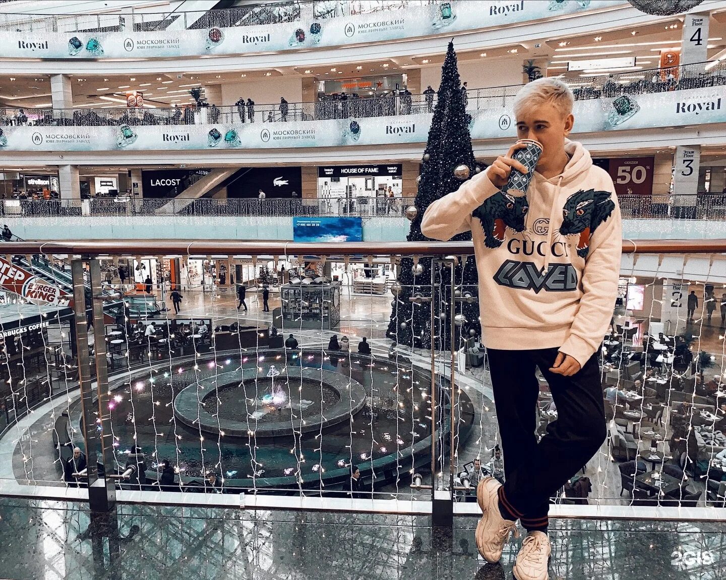 парень в башне москва сити. блоггеры живущие в москва сити. город блоггеров в москва сити. хесус москва сити. москва сити блоггеры.