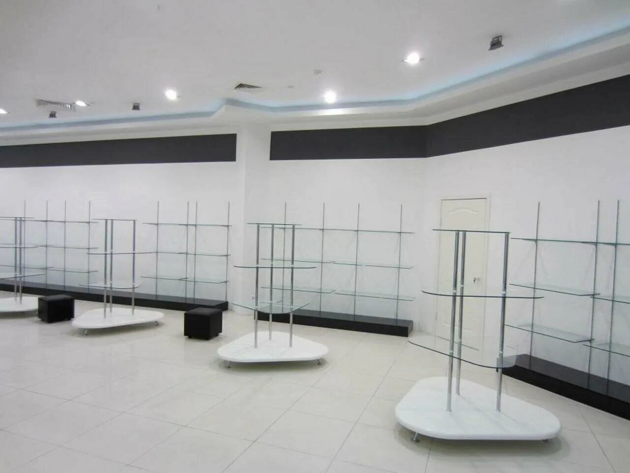 отделка магазина. внутренняя отделка магазина. евроремонт внутри помещения. отделка торговых помещений. внутренняя отделка торговых помещений.