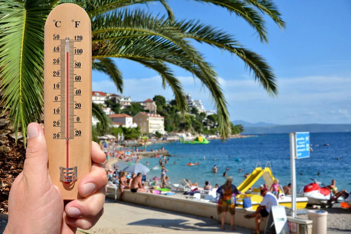 Самая жаркая страна в этом году. Градусник летом. Термометр на пляже. Термометр жара. Жаркий климат.