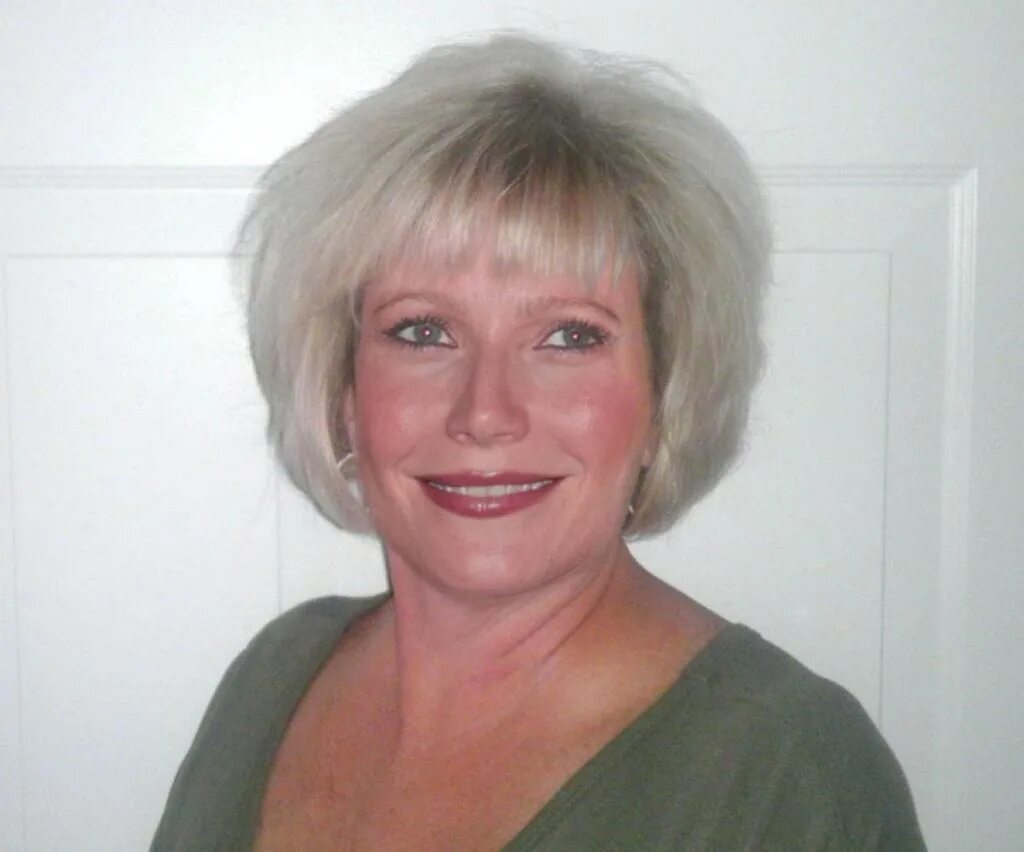 Красивая женщина 52 года. Дневной лифтинг макияж. Макияж 50+. Лицо в 53 года. Обычная женщина 50.