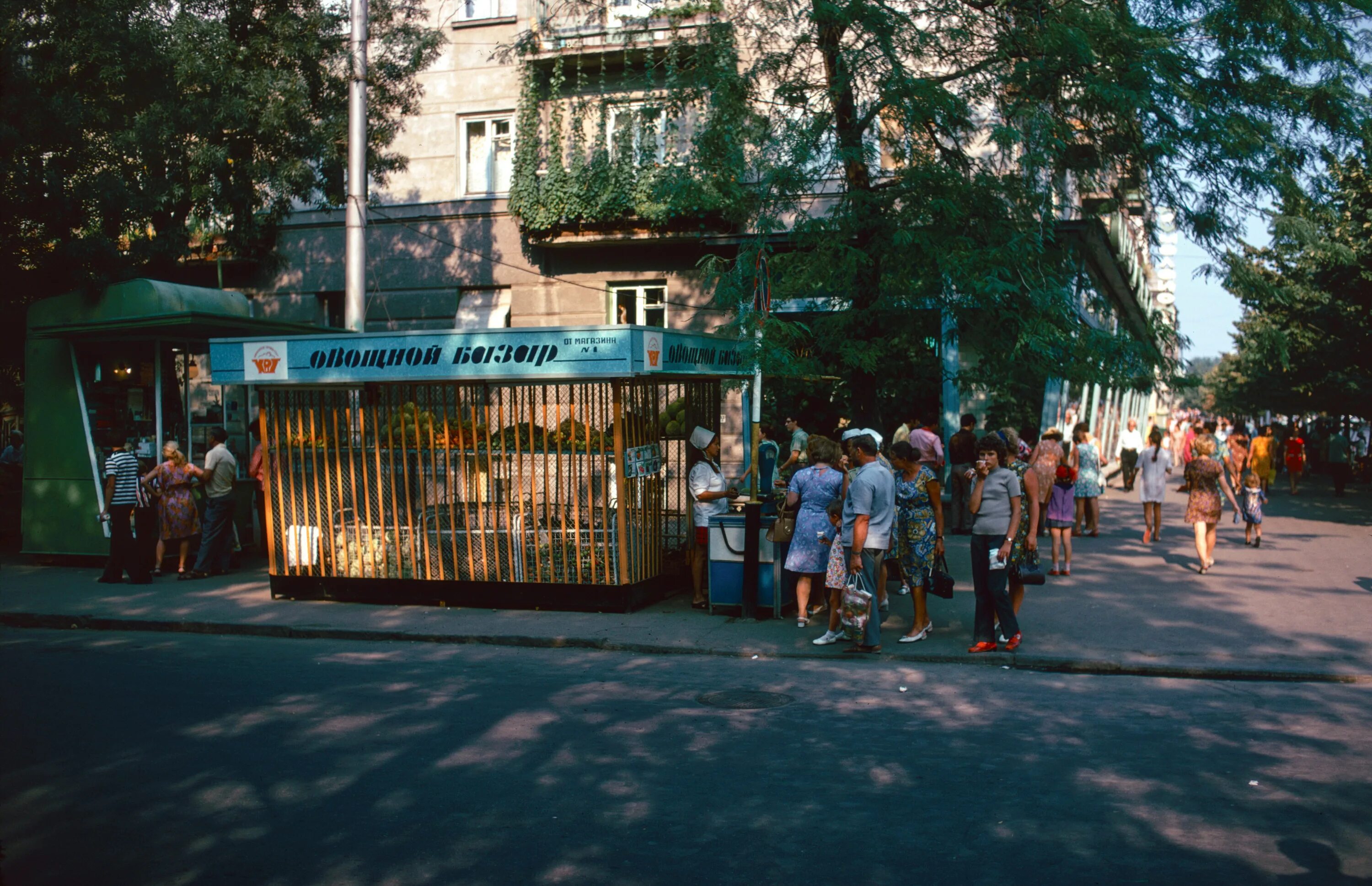 Одесса. Одесса Дерибасовская. Одесса Дерибасовская , 20 овощной магазин 1970-е годы. На Дерибасовской.