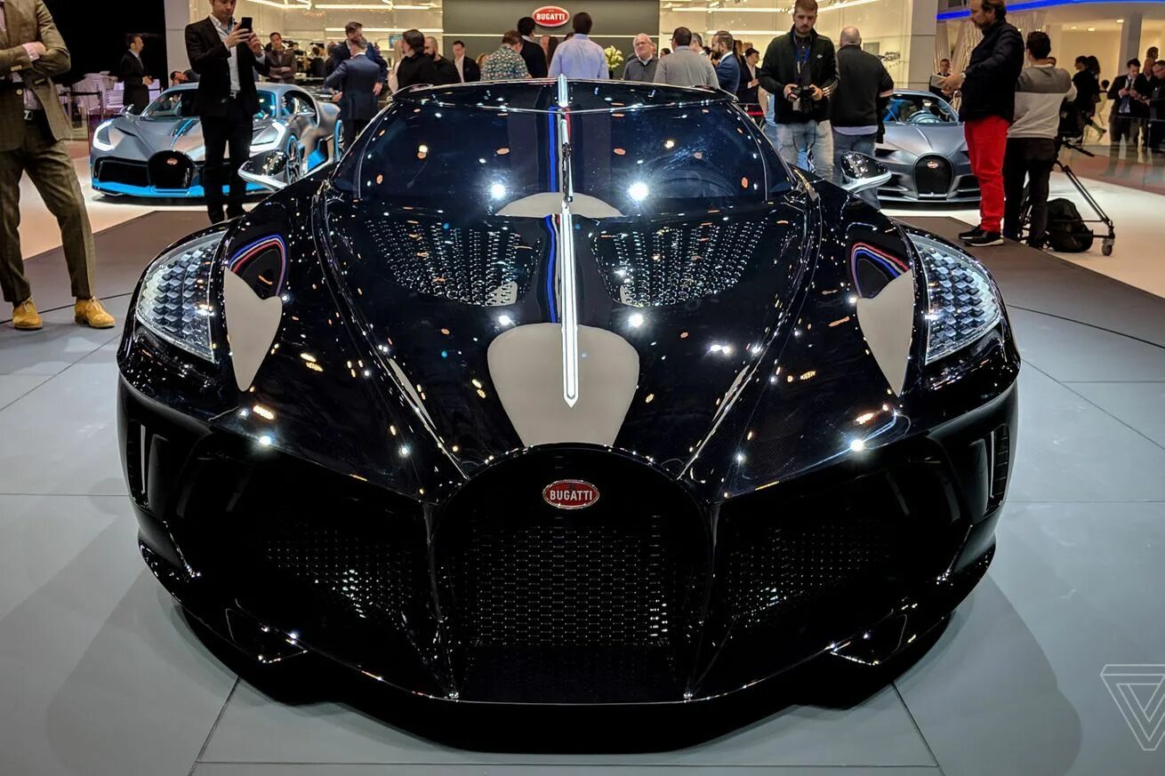 Expensive car перевод. Машина Bugatti la voiture noire. Бугатти 1000000. Бугатти la voiture noire. Бугатти Ноир 2020.