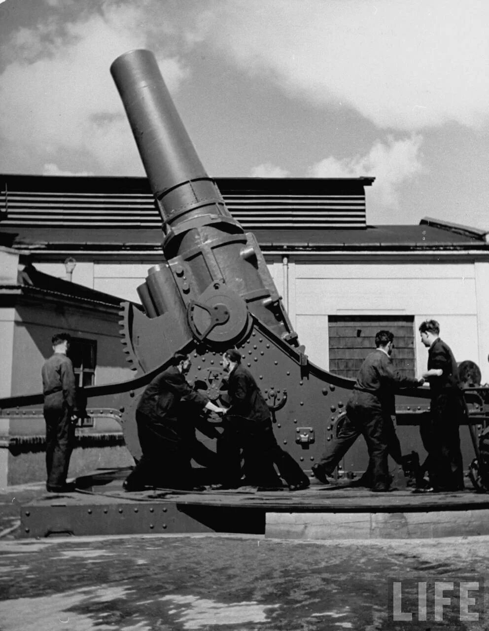 Skoda 42cm m.1917 Heavy Siege Howitzer. Гаубица Шкода 305 мм. 420-Мм гаубица m17. Пушка Шкода 305мм. Таон