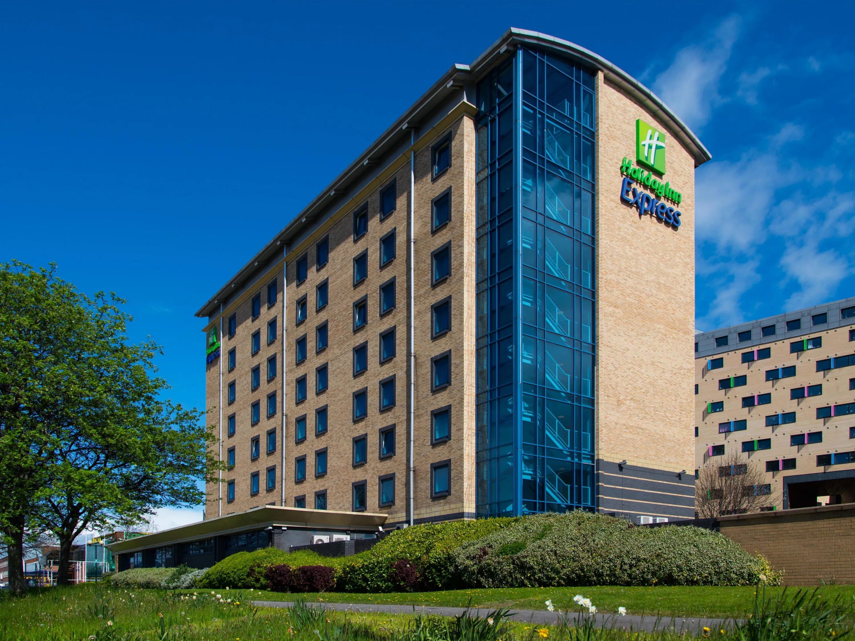 Холидей интернет сити. Холидей ИНН Ереван. Holiday Inn Express Ереван. Отель «Park Plaza Leeds» в Лидсе. Holiday Inn Express Алматы.