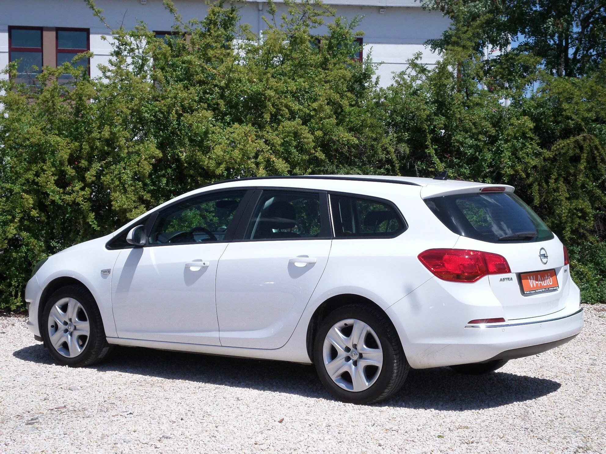 Opel Astra универсал 2011. Opel Astra j 2011 универсал. Opel Astra h универсал 2011.