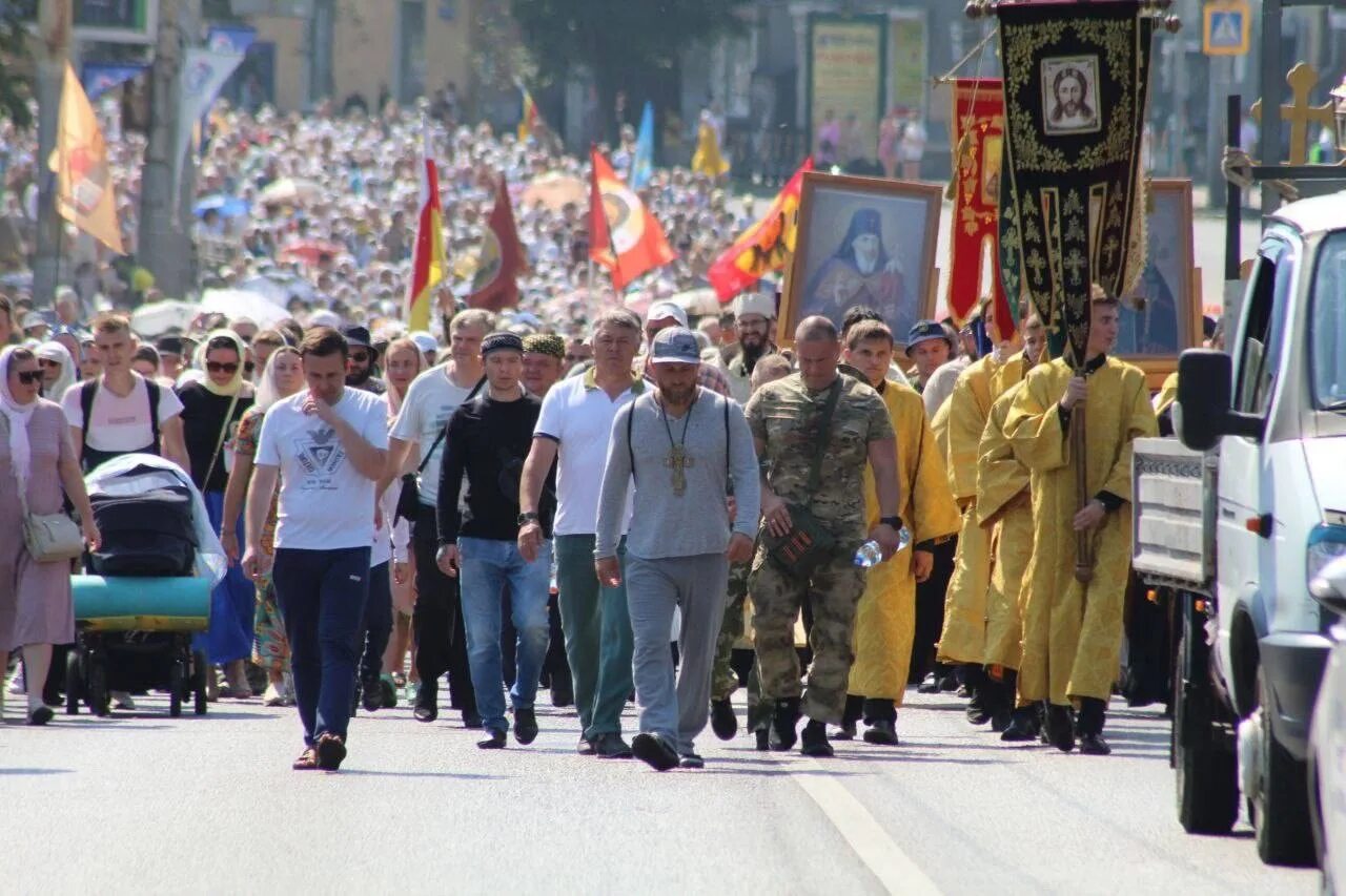 Крестный ход в Воронеже 20 августа. Крестный ход в Ростове на Дону 2023. Крестный ход ВДВ Москва. Крестный ход с Донской иконой в Ростове на Дону май 2015.