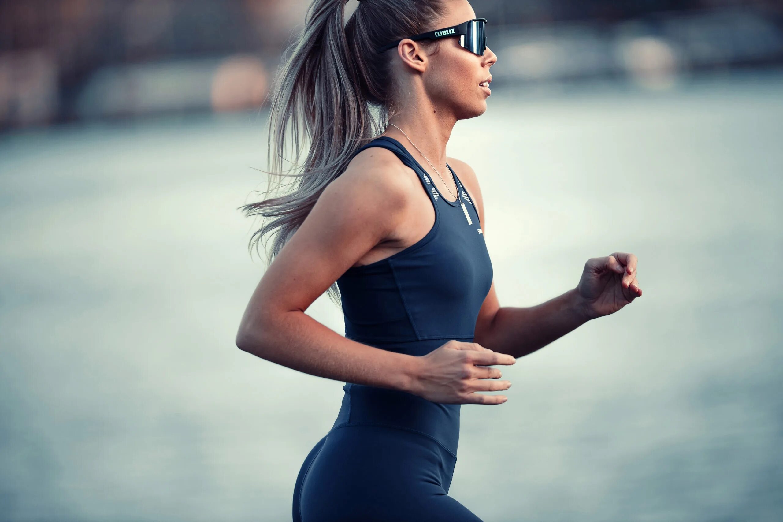 Спортивная одежда для девушек. Спортивные девушки красивые. Спорт. Спортивные девочки подростки. Фитнес тренер.