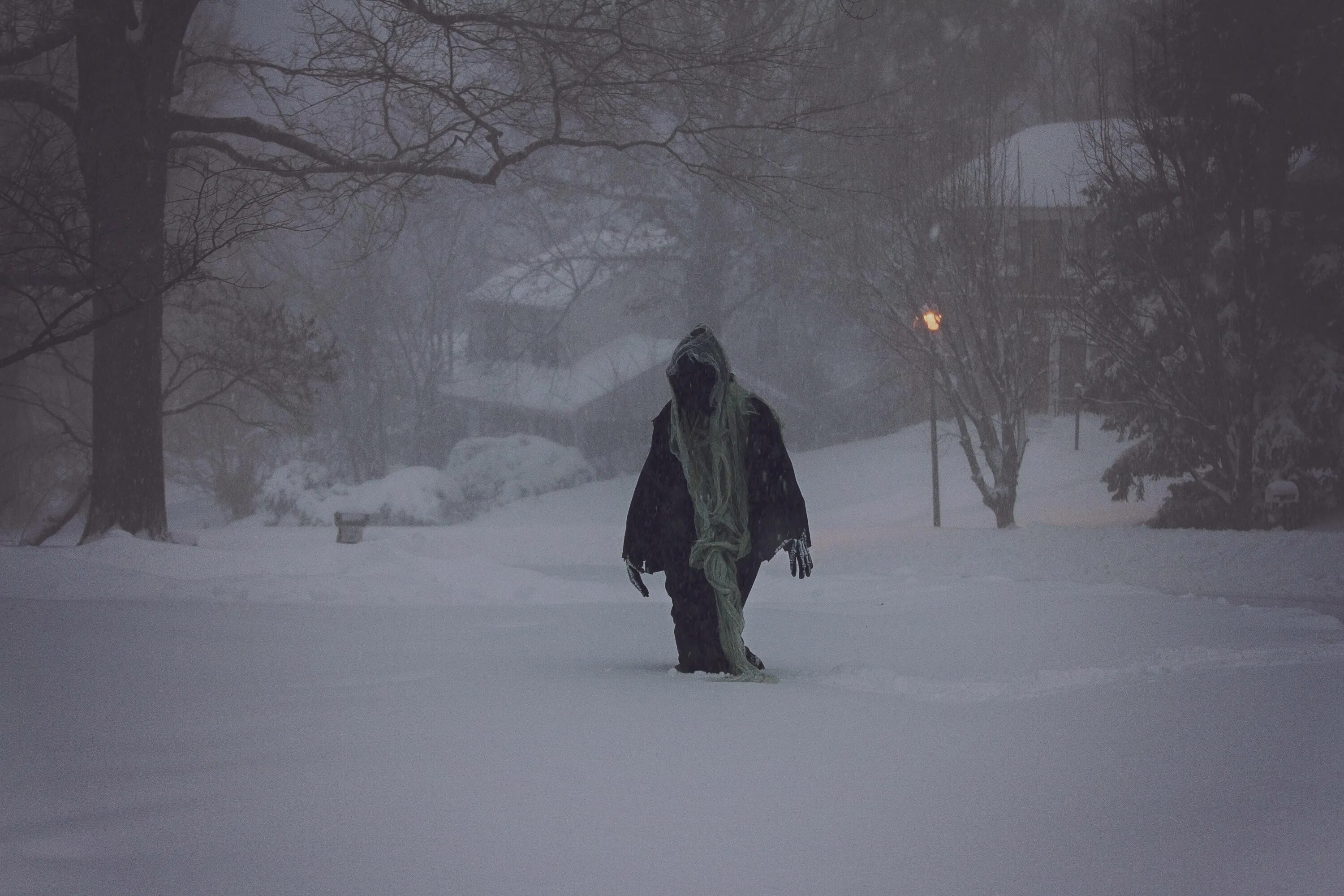 Russia winters are cold. Страшная зима. Депрессивная зима. Человек под Снегопадом. Одинокая зима.