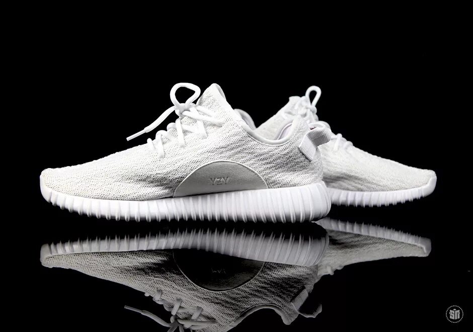 Кроссовки 350 boost. Adidas Yeezy 350 White. Adidas Yeezy 350 белые. Adidas Yeezy Boost 350 all White. Adidas Yeezy Boost 350 White женские.