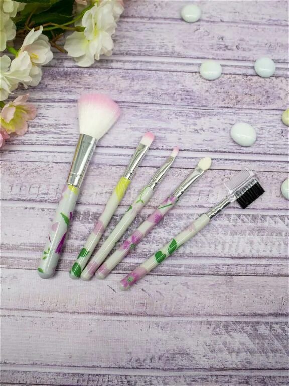 Порядок кисти. Кисточка для макияжа. Кисть для нанесения тонального. Кисти орифлейм для макияжа. Пястная кость кисти строение.