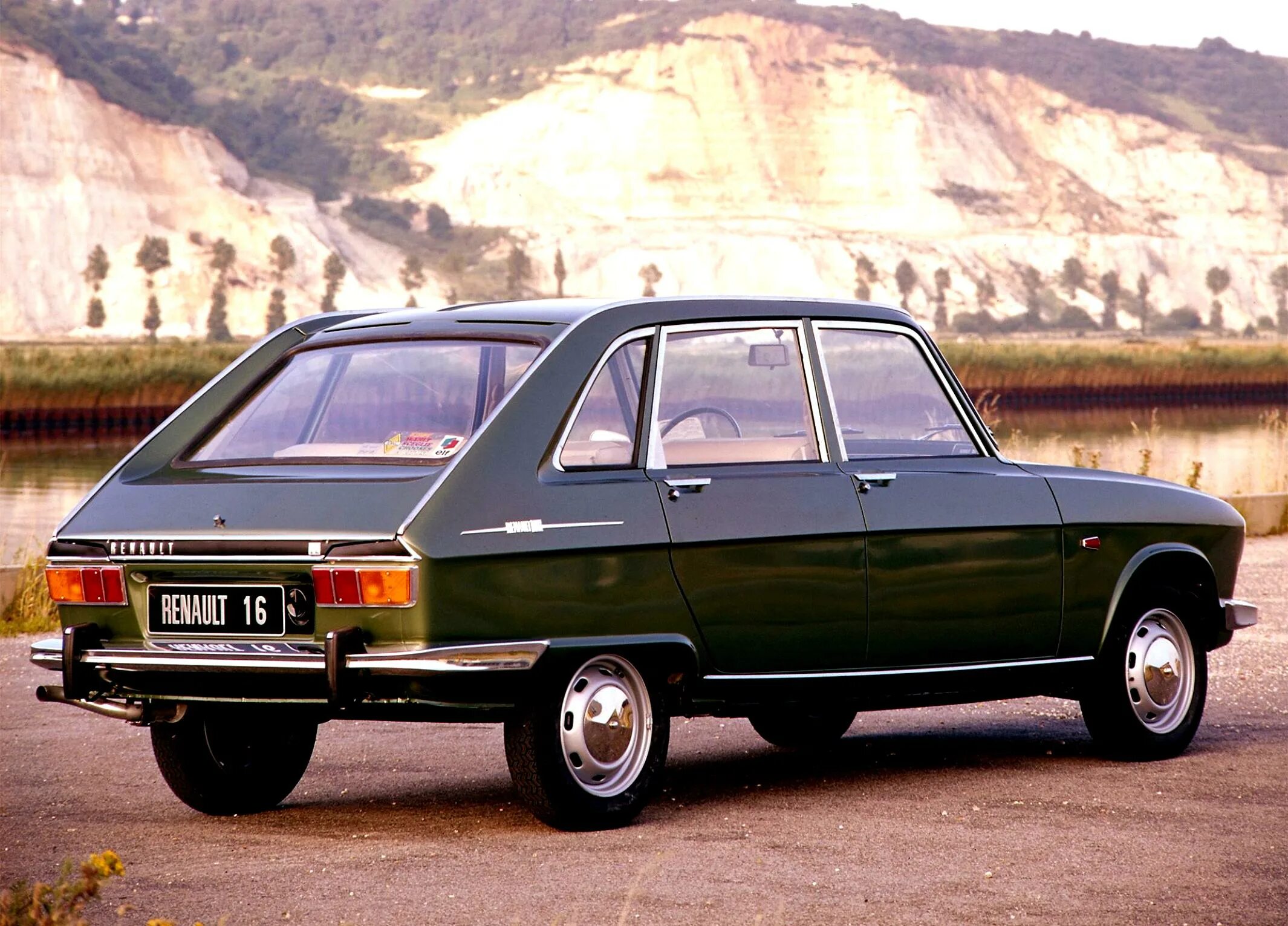 Renault 16. Renault 16 1966. Renault 1965. Хэтчбек Renault 16.