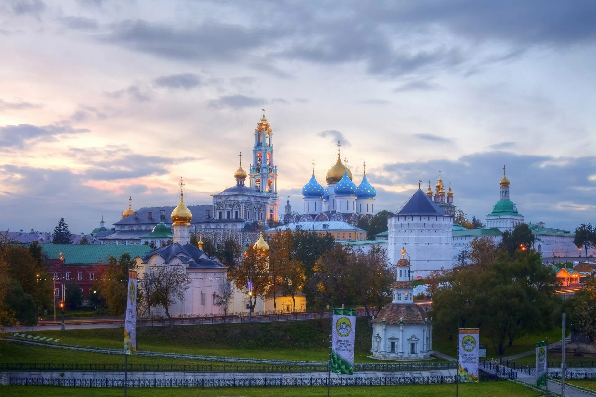 Золотое кольцо Троице Сергиева Лавра. Сергиев Посад золотое кольцо. Ярославль Свято-Троицкая Сергиева Лавра. Города золотого кольца Сергиев Посад Троице Сергиева Лавра.