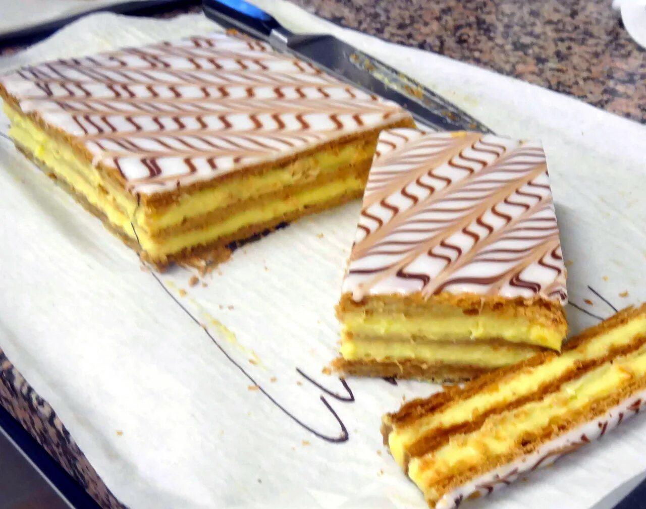 Millefeuille nabi. Millefeuille. Mille feuille. Пирожное слоеное с кремом. Mille feuille.