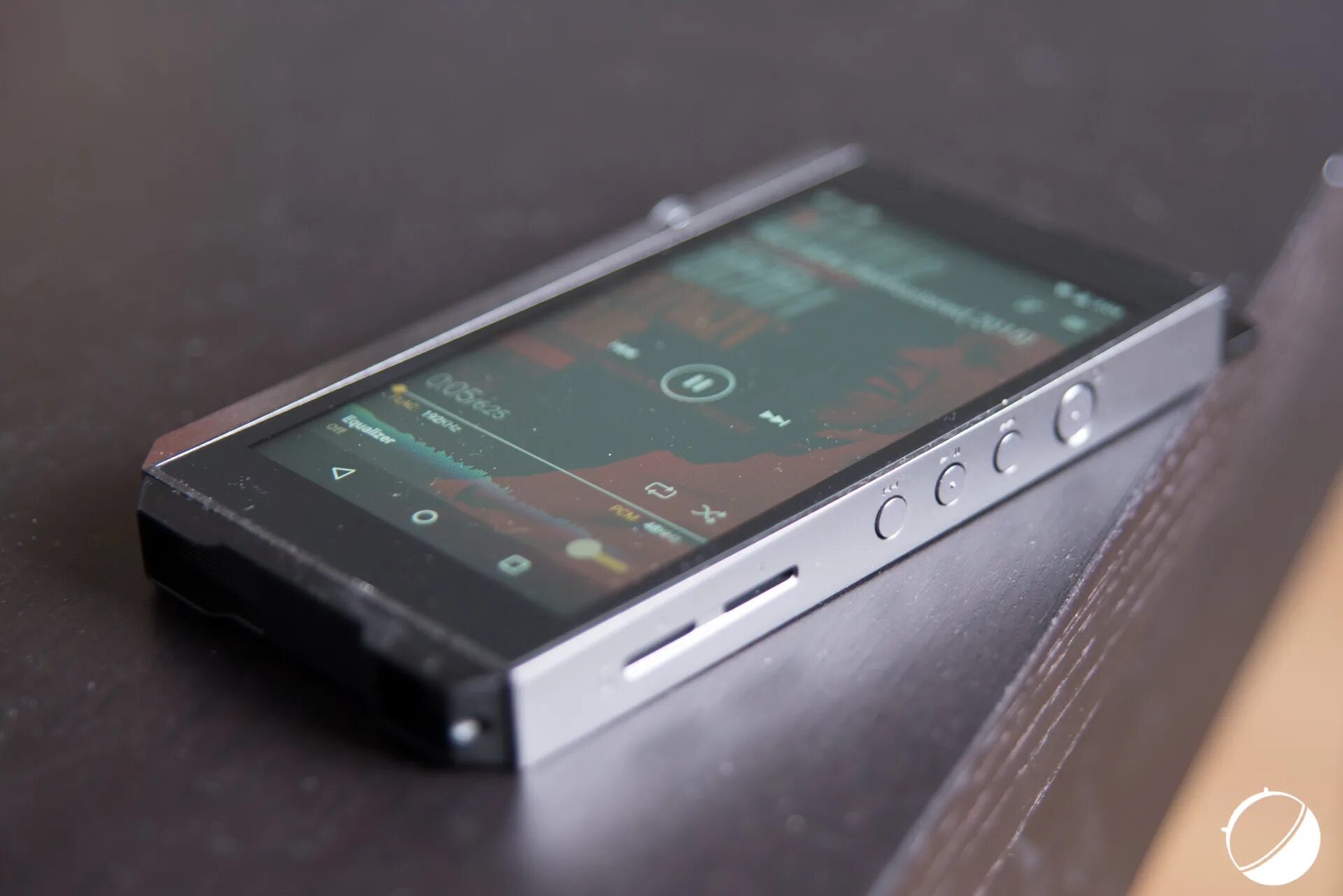 Смартфоны с цап 2025. Sony xdp-55z. музыкальный смартфон. смартфоны с фронтальными динамиками. музыкальный смартфон с четырьмя динамиками.