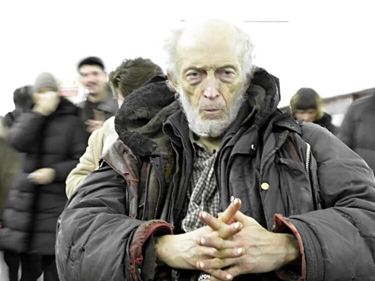 Старый бедняк. Нищий бомж. Известный нищий. Известный нищий. Известный нищий.