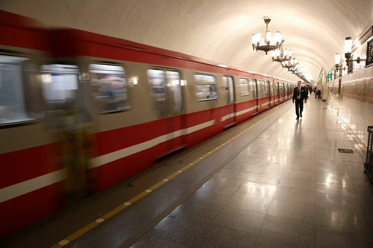 Станция площадь Восстания. Площадь Восстания Санкт-Петербург метро. Станция метро площадь Восстания. Метрополитен площадь Восстания.